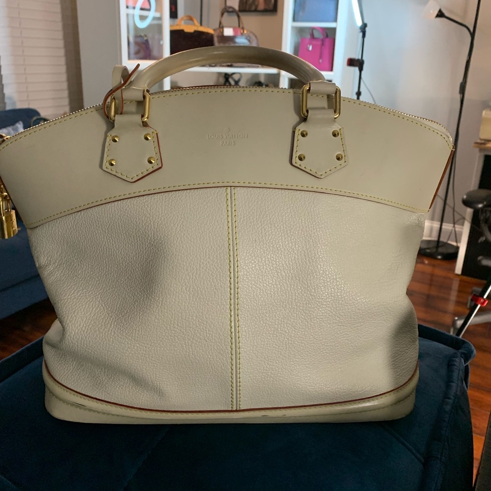 Louis Vuitton Suhali Lockit Bag in Preloved condition - Picture 5 of 16